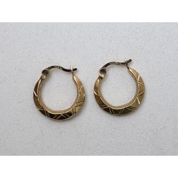 huggie hoop 10kt hoop earrings